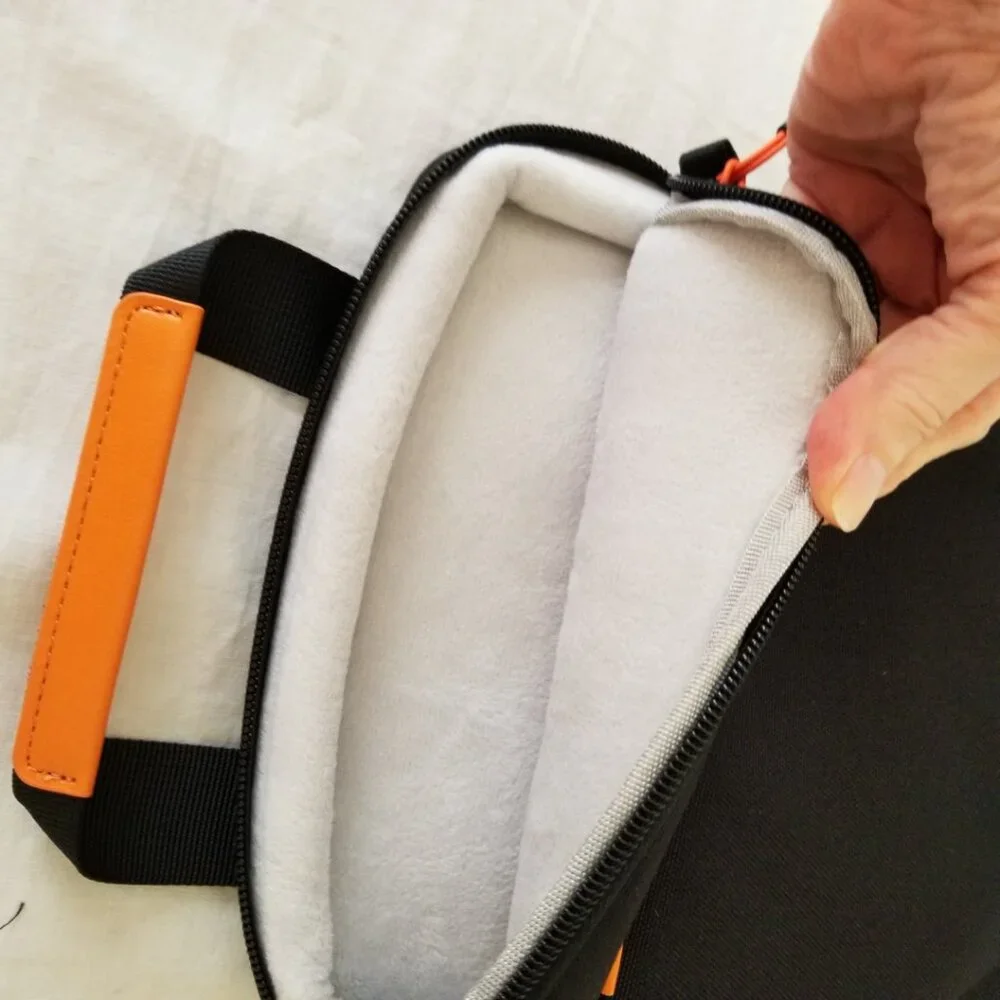 NWOT! TIMOVO Padded Tablet Sleeve Carrying Case w/Plush Lining & Shoulder Strap